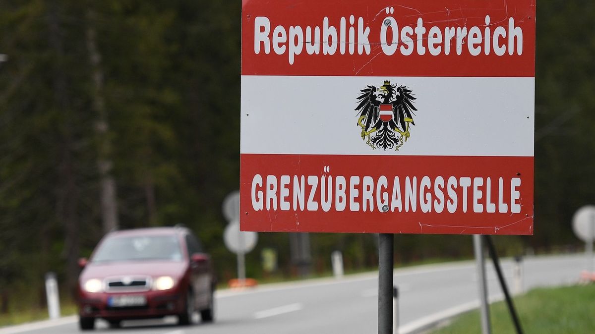 Rakousko otevírá hranice s Českem, Češi stále mají cestování omezovat